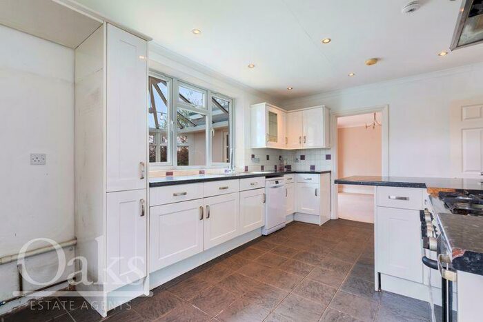 4 Bedroom Detached House To Rent In Gladeside, Shirley, CR0