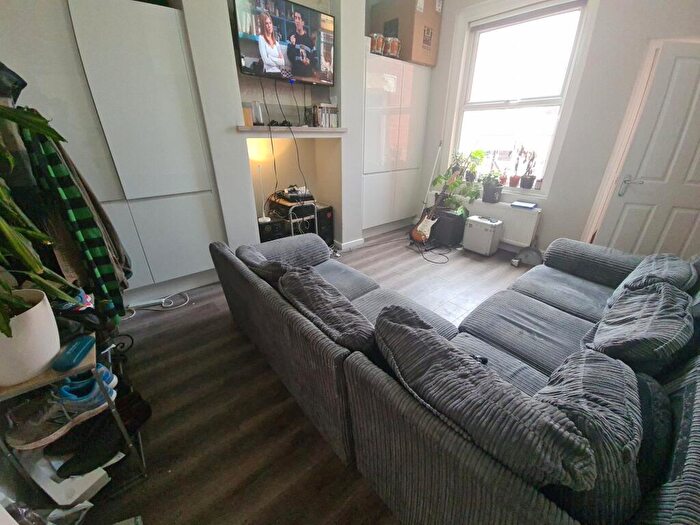 4 Bedroom House To Rent In Bennett Road, Leeds, LS6