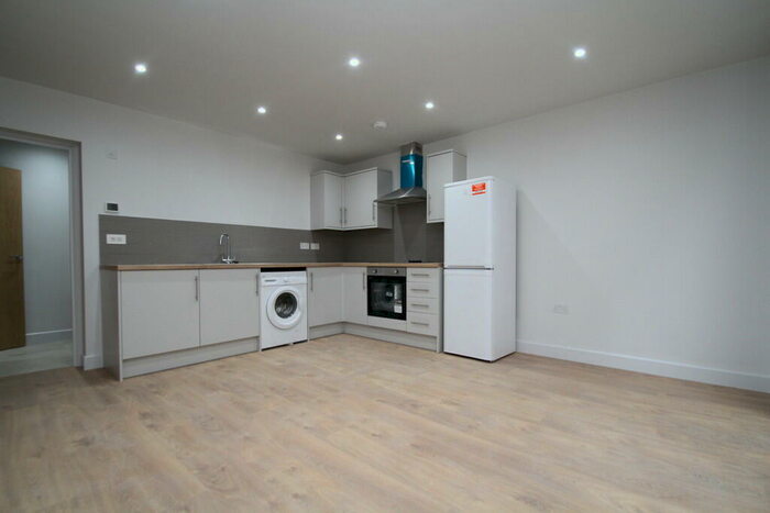 2 Bedroom Apartment To Rent In Chingford Road, London, E17