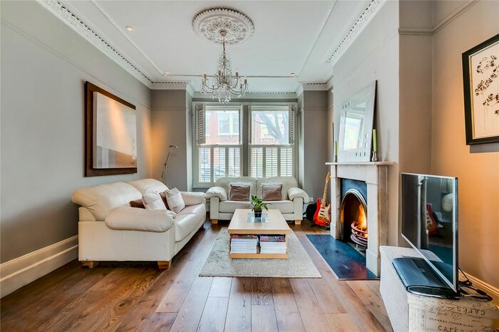 3 Bedroom Detached House To Rent In Cathles Road, London, SW12
