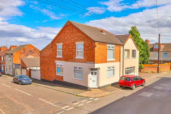 3 Bedroom Semi-Detached House To Rent In Gordon Street, Kettering, NN16