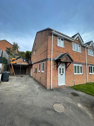 3 Bedroom Semi-Detached House To Rent In Sable Crest, Bradford, BD2