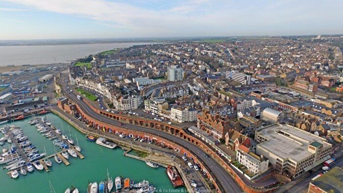 2 Bedroom Maisonette For Sale In West Cliff Road, Ramsgate, CT11