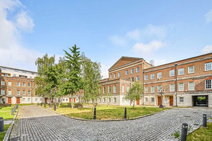 2 Bedroom Flat To Rent In The Highway, Wapping, E1W