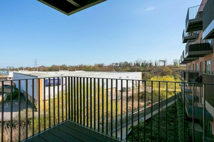 Studio To Rent In Frogmore Avenue, Watford, Hertfordshire, WD17