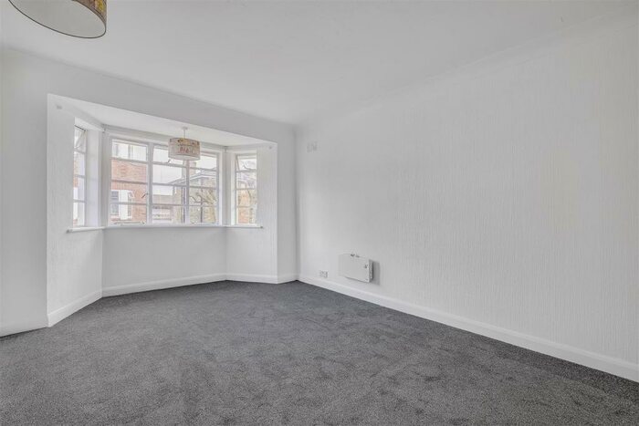2 Bedroom Flat To Rent In St. Leonards Court, East Sheen, SW14