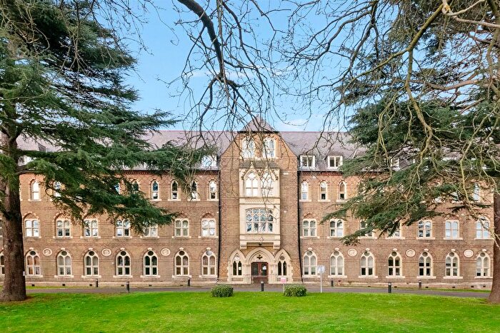 2 Bedroom Flat For Sale In Lancaster House, Borough Road, Isleworth, TW7