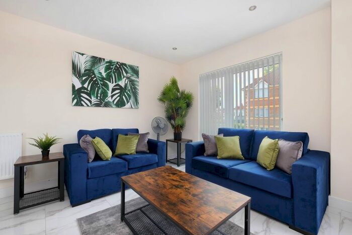 2 Bedroom Flat To Rent In Oxford Road, Reading, RG30