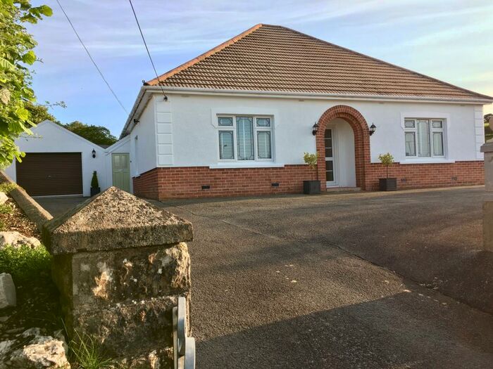 3 Bedroom Bungalow To Rent In Llanybydder, SA40