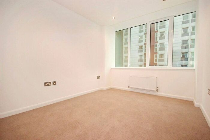 1 Bedroom Flat To Rent In Emerald House, East Croydon, Surrey, CR0