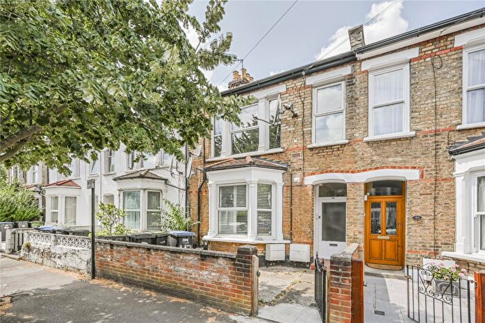 2 Bedroom Apartment For Sale In Russell Road, London, N13