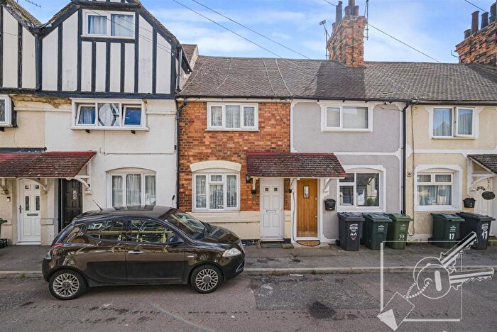 2 Bedroom Terraced House For Sale In Taunton Road, Northfleet, Gravesend, DA11