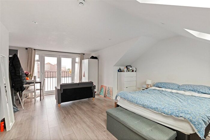 Studio To Rent In Tooting Bec Road, London, SW17