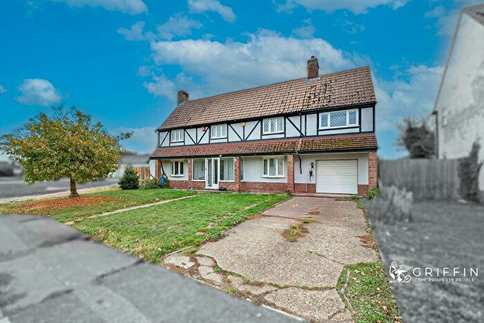 4 Bedroom Detached House For Sale In Loewen Road, Orsett Heath Borders, RM16