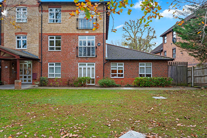 2 Bedroom Flat For Sale In Beddington Gardens, Wallington, SM6