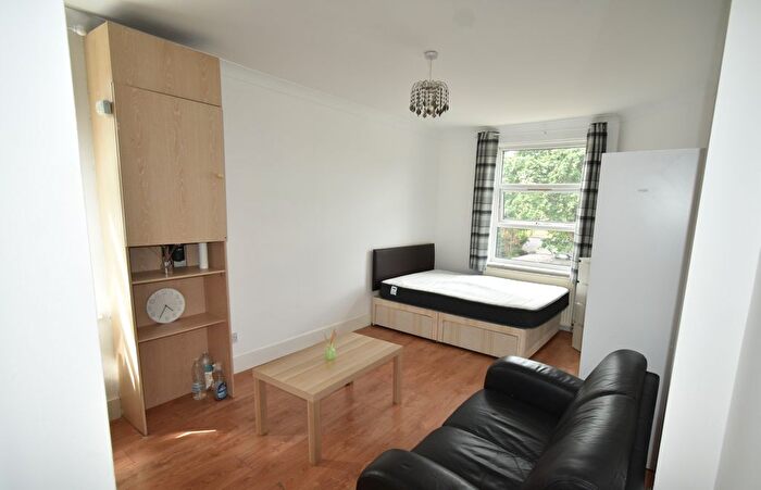 Studio To Rent In Palmerston Road, London, N22