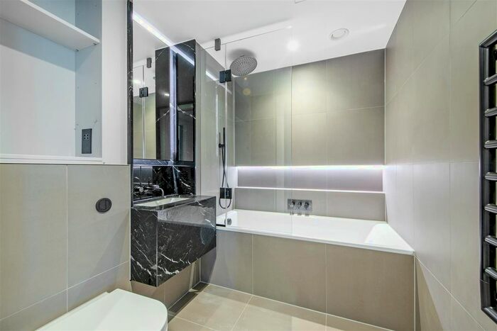 1 Bedroom Flat To Rent In The Dumont, Albert Embankment, Vauxhall, London, SE1