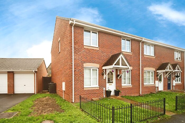 3 Bedroom End Terrace House For Sale In Severn Drive, Taunton, TA1