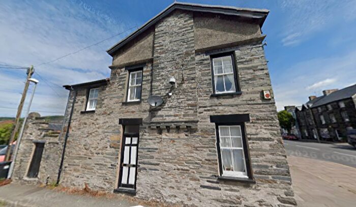 2 Bedroom Maisonette To Rent In Heol Pentrerhedyn, Machynlleth, SY20