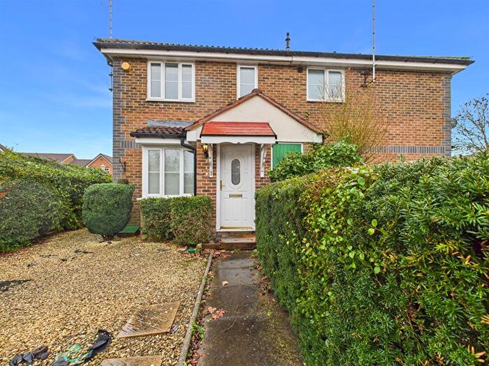 1 Bedroom End Of Terrace House For Sale In Shelduck Close, Watermead, Aylesbury, HP19
