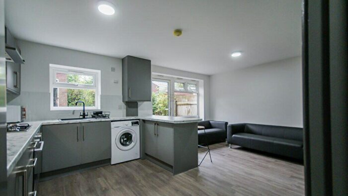 3 Bedroom Maisonette To Rent In Bloomsbury Walk, Birmingham, B7