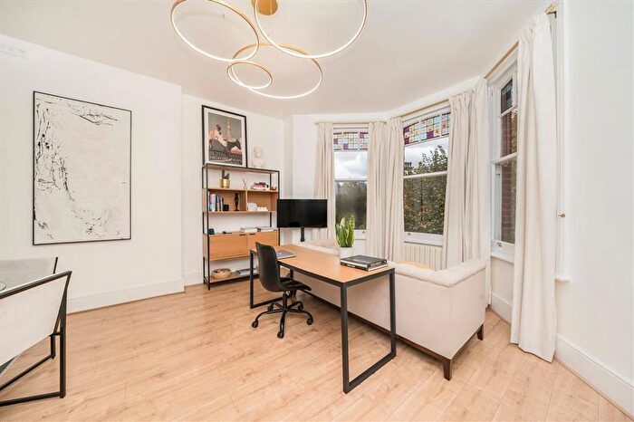 1 Bedroom Flat For Sale In Mowbray Road, Brondesbury Park, NW6