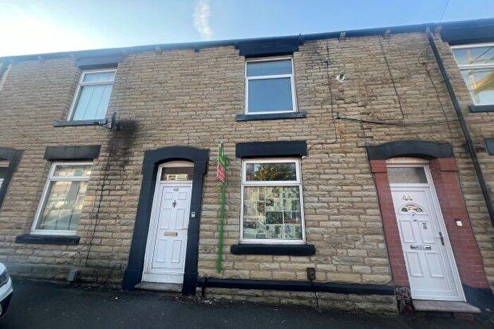 3 Bedroom Property To Rent In Queen Street, Oldham, OL2