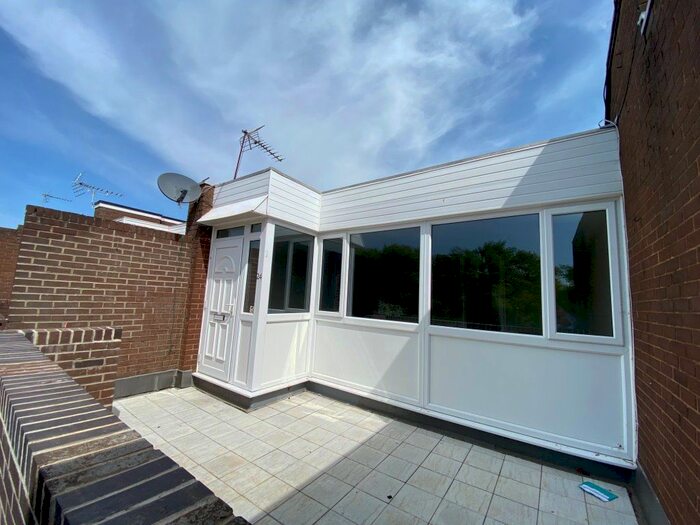 2 Bedroom Flat To Rent In St Olaves Precinct, Bury St Edmunds, Suffolk, IP32