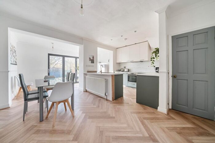 4 Bedroom Terraced House To Rent In Rayford Avenue Lee, SE12