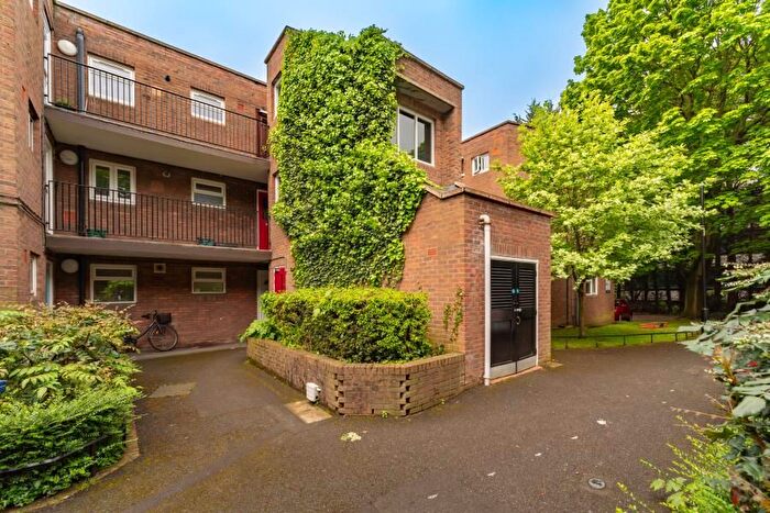 2 Bedroom Flat For Sale In Garrick Close, London, W5