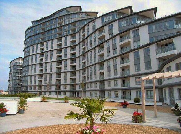 2 Bedroom Flat To Rent In Woking, Surrey, GU22