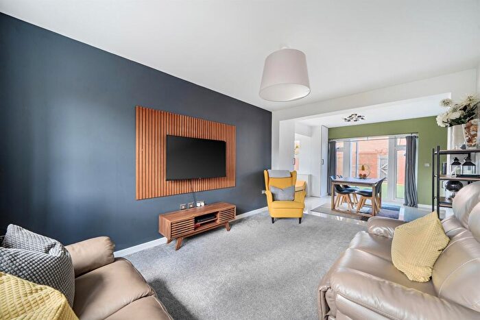 3 Bedroom Link Detached House For Sale In Wareham, BH20 - Photo 3