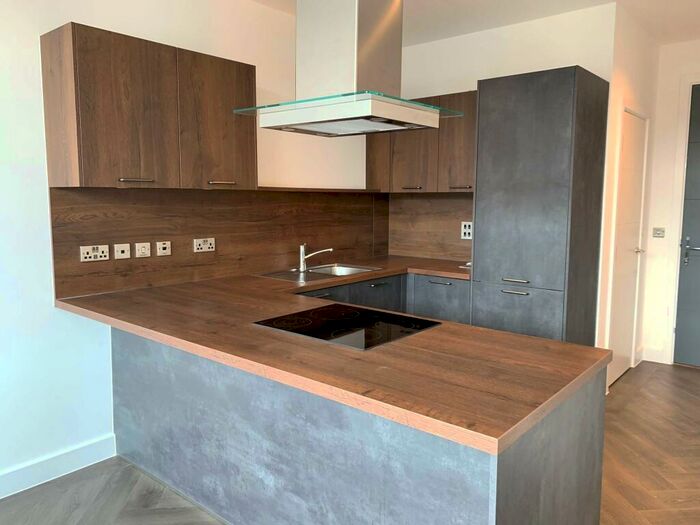 2 Bedroom Apartment To Rent In Priory House, B5