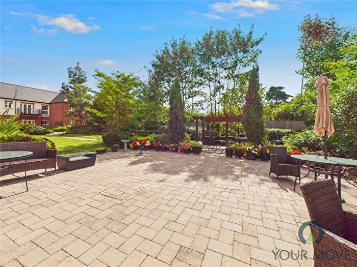 2 Bedroom Flat For Sale In Four Ashes Road, Bentley Heath, Solihull, B93