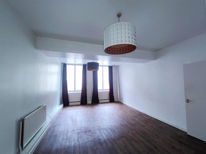 1 Bedroom Flat For Sale In Manor Row, Bradford, BD1