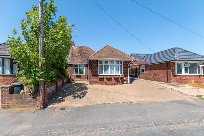 3 Bedroom Bungalow For Sale In Sowerby Avenue, Luton, Bedfordshire, LU2