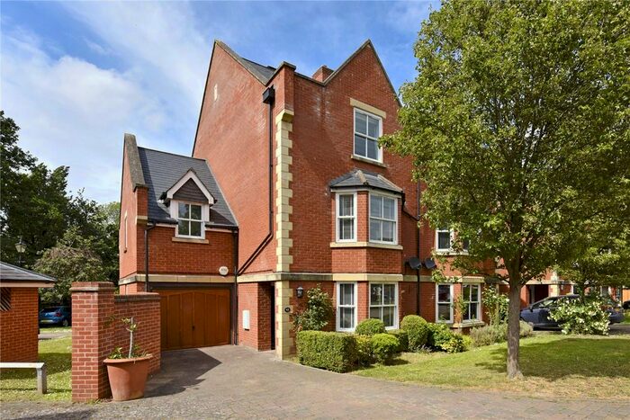 5 Bedroom Semi-Detached House To Rent In Longbourn, Windsor, Berkshire, SL4