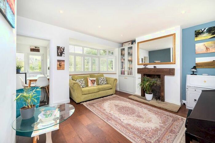 2 Bedroom Flat To Rent In Vale Crescent, London, SW15