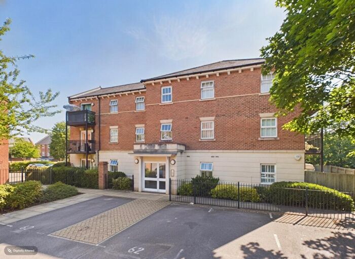 2 Bedroom Apartment For Sale In Empire Walk, Greenhithe, DA9