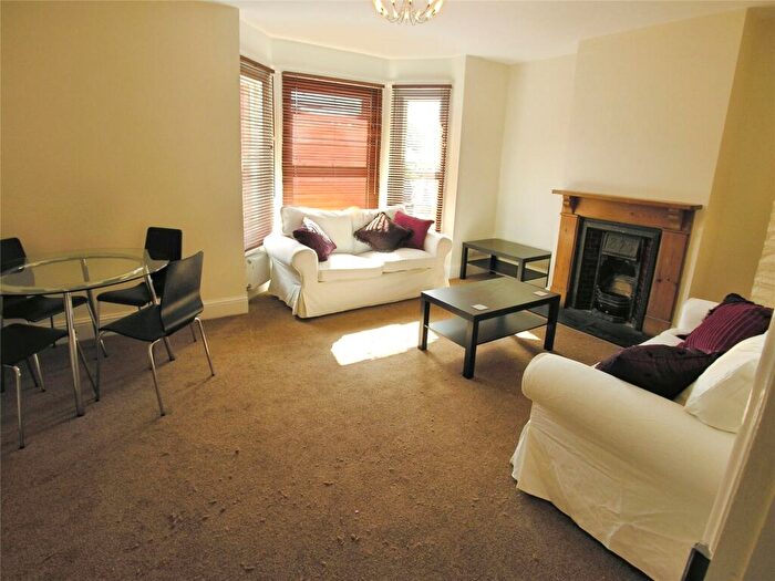 2 Bedroom Apartment For Sale In Wantage Road, Reading, RG30