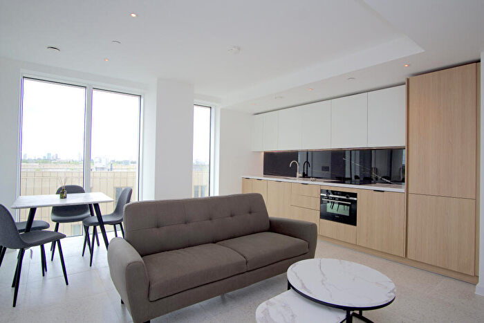 1 Bedroom Flat To Rent In Bouchon Point, Cendal Crescent, Tower Hamlets, London, E1