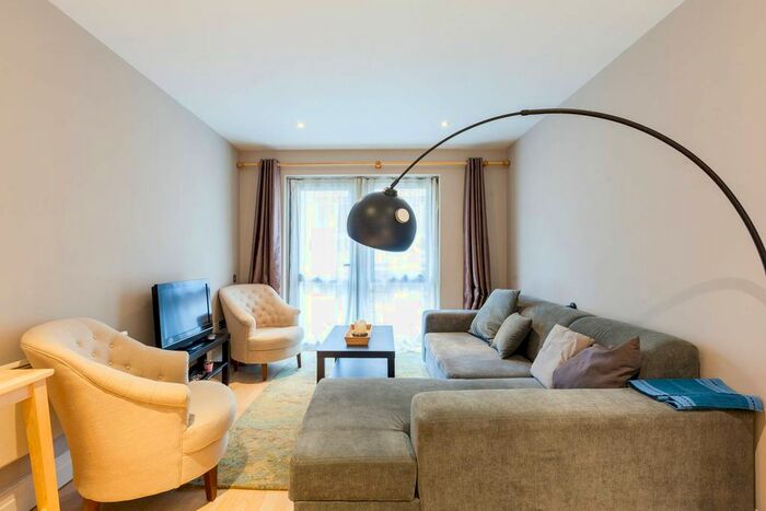 2 Bedroom Flat To Rent In Hoxton Square, Shoreditch, London, N1