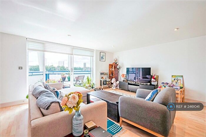 2 Bedroom Flat To Rent In Newton Place, London, E14