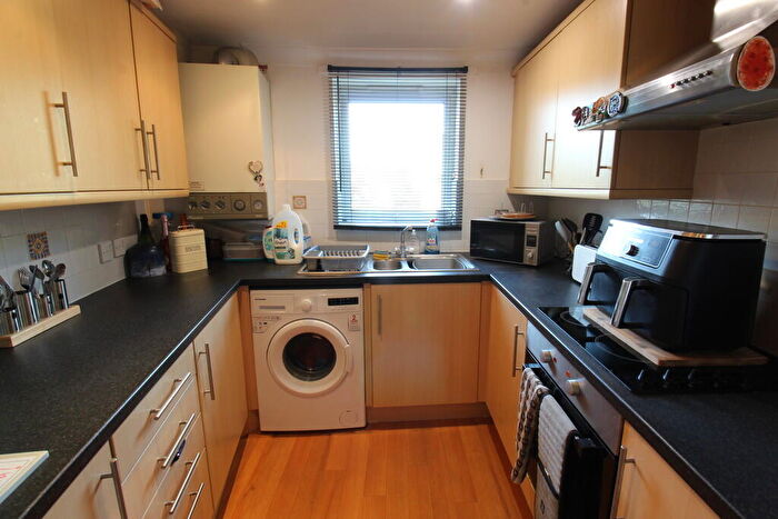 2 Bedroom Apartment To Rent In Dean Road, Southampton, SO18