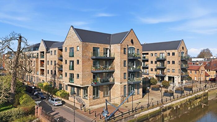 2 Bedroom Flat For Sale In Lion Wharf Road, Isleworth, TW7