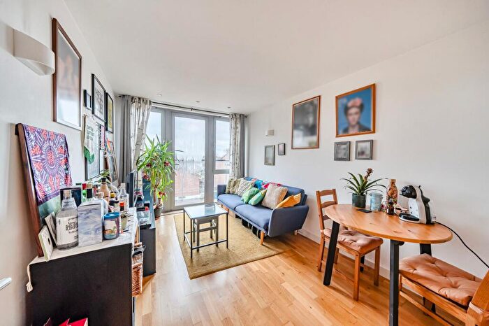 1 Bedroom Flat For Sale In Elthorne Road, Kinver House, N19