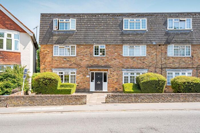 2 Bedroom Flat For Sale In Maple Court, Windsor, SL4