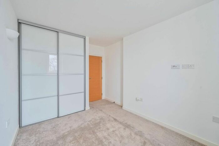 1 Bedroom Flat To Rent In Stafford Road, Waddon, Croydon, CR0