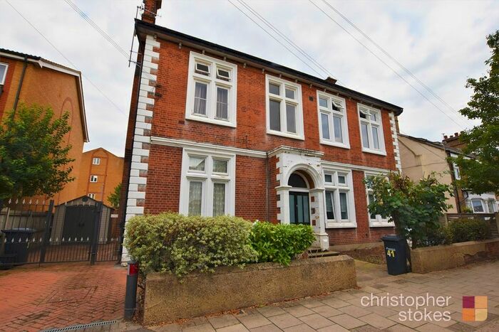 2 Bedroom Flat To Rent In York Road, Waltham Cross, EN8