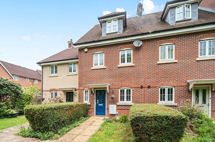 3 Bedroom Terraced House For Sale In Connaught Way, Alton, Hampshire, GU34